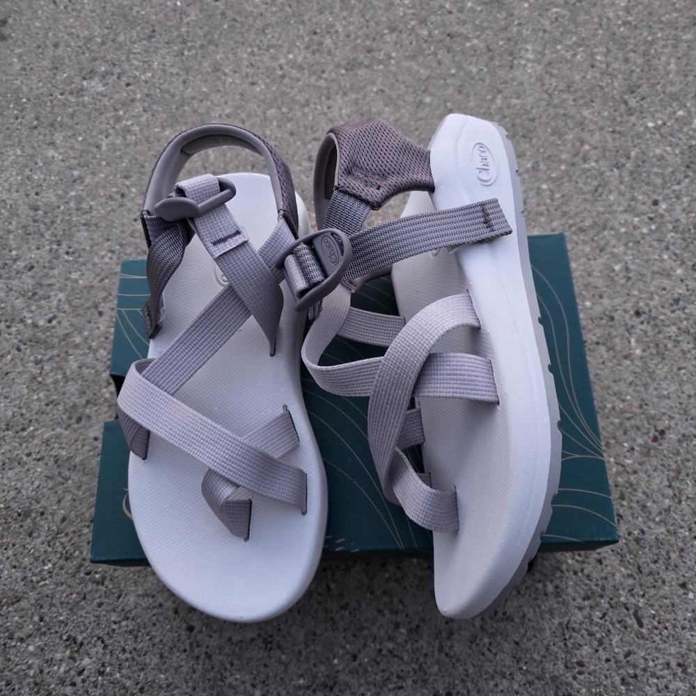 Chaco CushZ Toe Loop  Gray Strappy Sandals Women Size 7